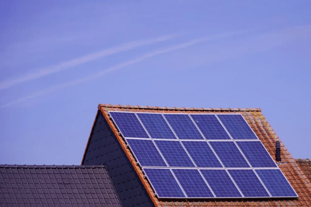 Solar and Battery Backup: What Actually Happens When the Grid Fails