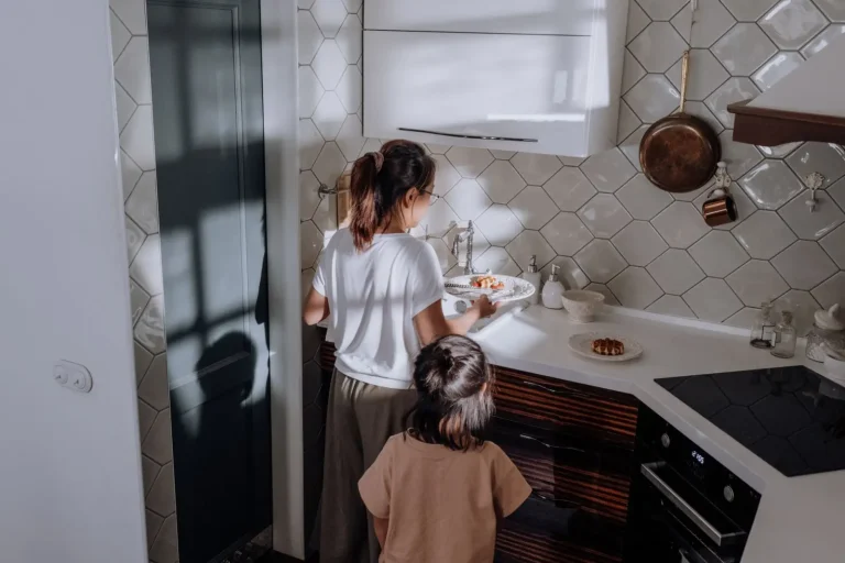 Kitchen Lighting That Actually Works in Real Kitchens